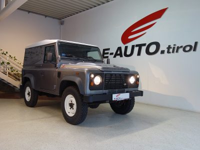 Land Rover Defender 90″ E 2,2 *ERSTBESITZ *WENIG KM *SEHR SAUBER bei ZH E-AUTO.tirol GmbH in 